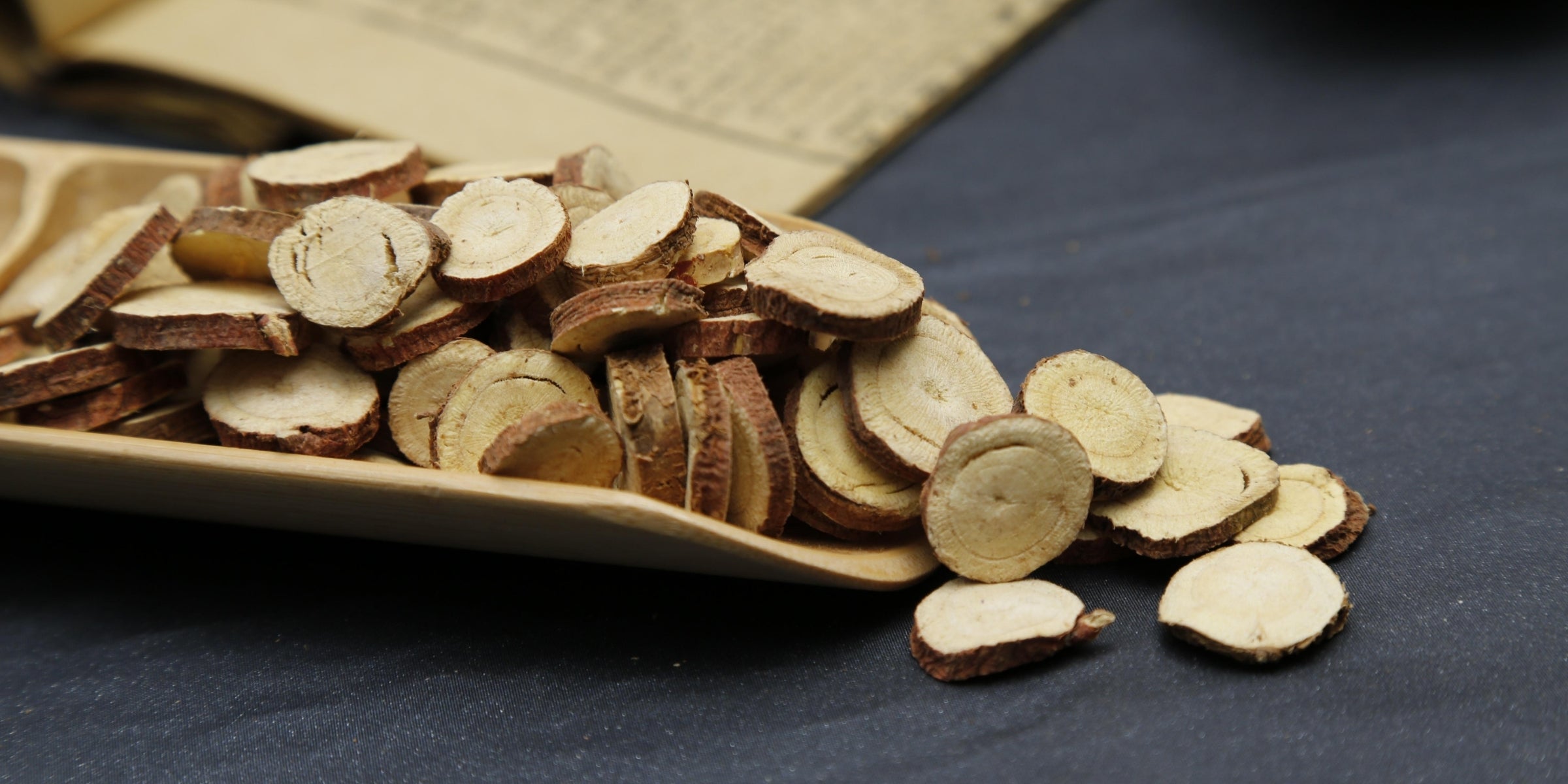 Astragalus and Licorice: Can These Ancient Herbs Support Healthy Oxygen Levels? 🌿🌿